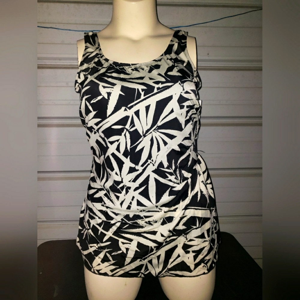 New! Plus Size 24 3X Women's black white one piece swimsuit swim dress swimdress